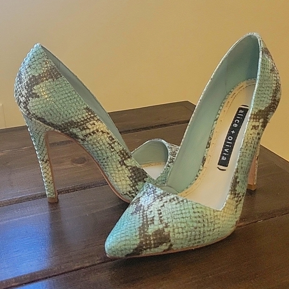 Alice + Olivia Snakeskin Leather pumps